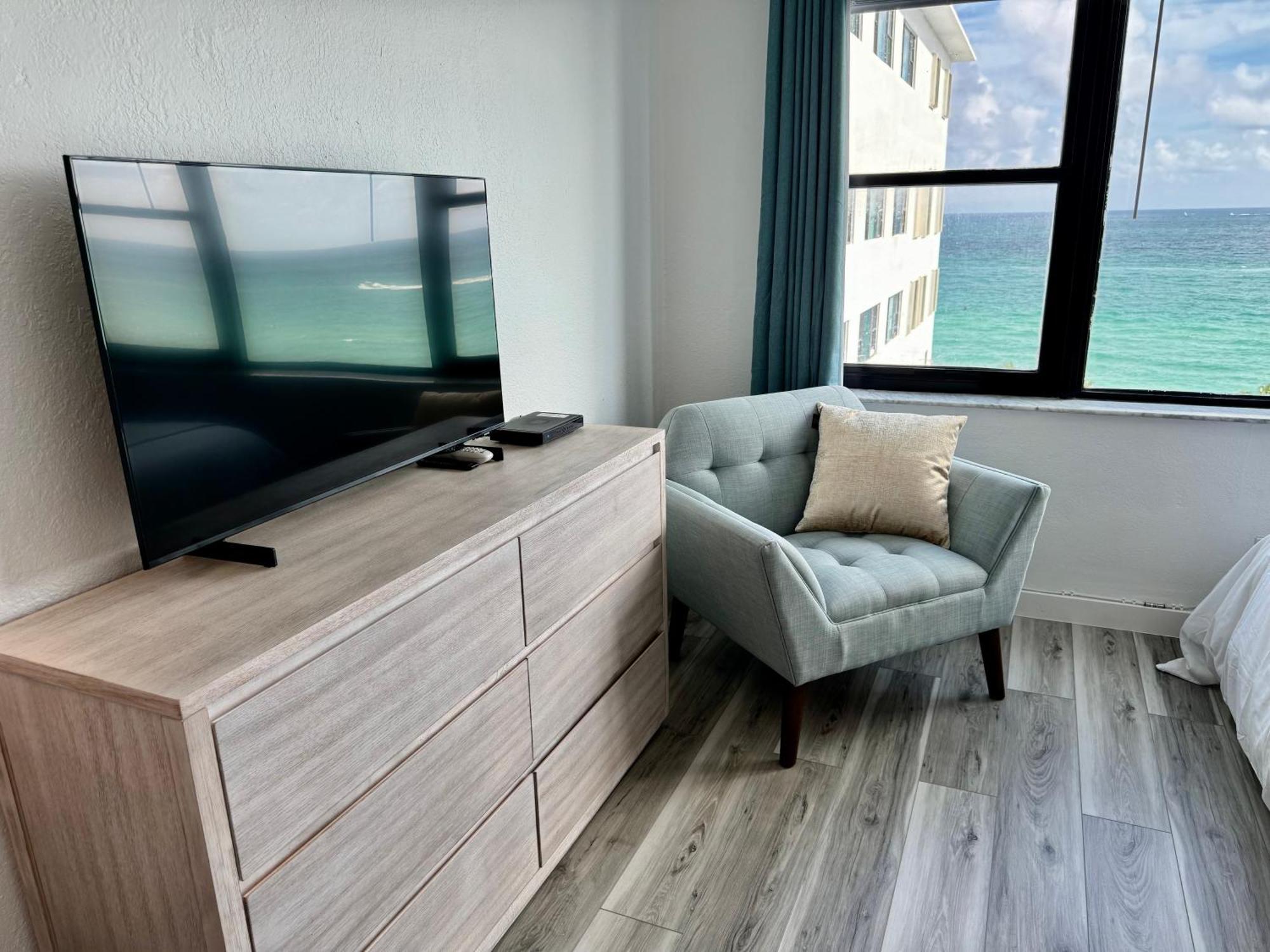 Directly On The Beach With Pool & Ocean View Miami Beach Exterior photo