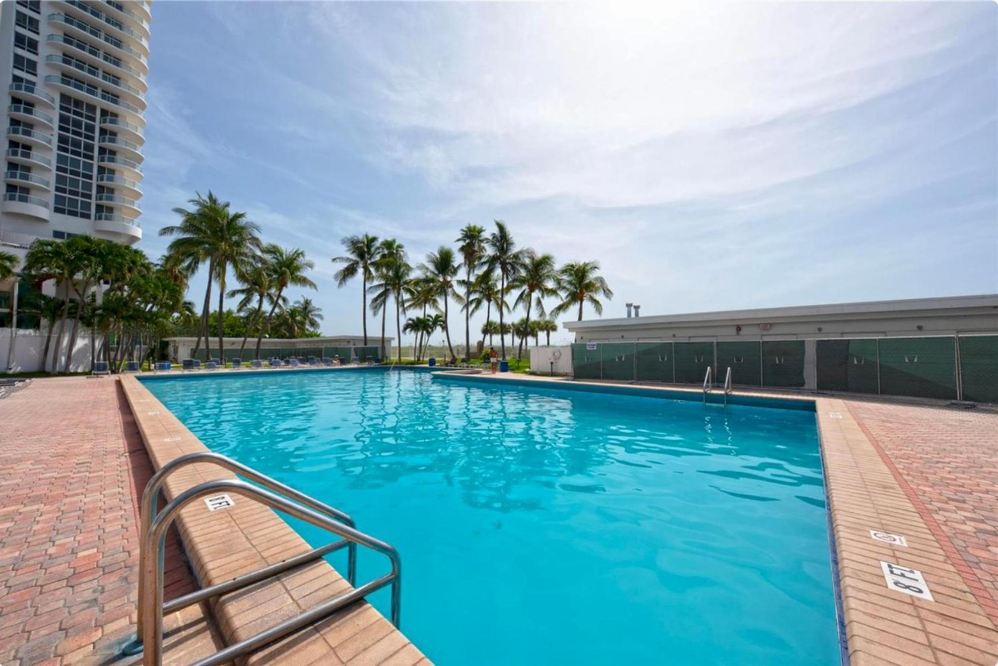Directly On The Beach With Pool & Ocean View Miami Beach Exterior photo